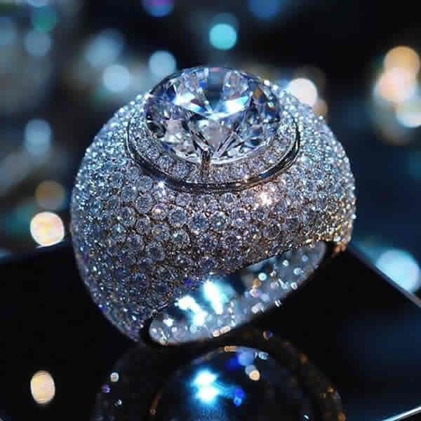 Reflection of sparkle in the eye